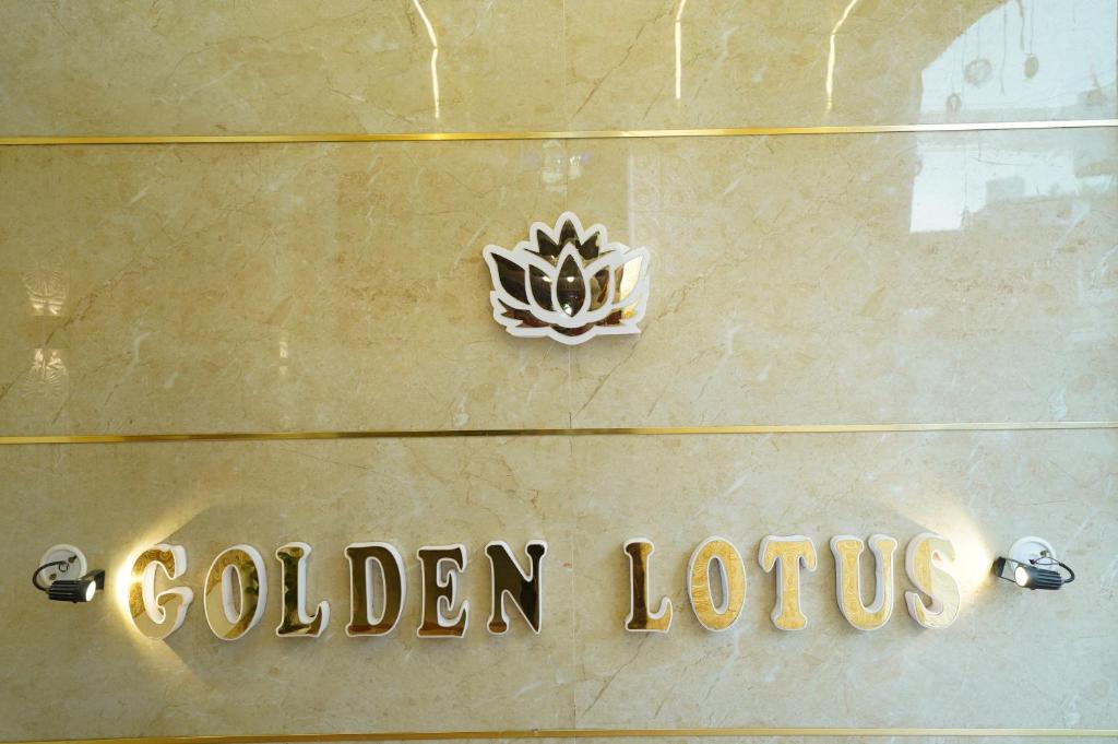 Sertifikat, nagrada, logo ili drugi dokument prikazan u objektu Golden Lotus Varanasi