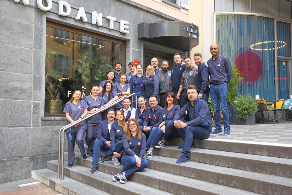 Oaspeți care stau la LUGANODANTE Boutique & Lifestyle Hotel