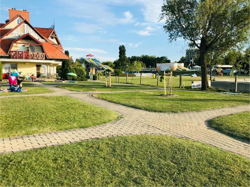 Garden sa labas ng Nyár Apartman