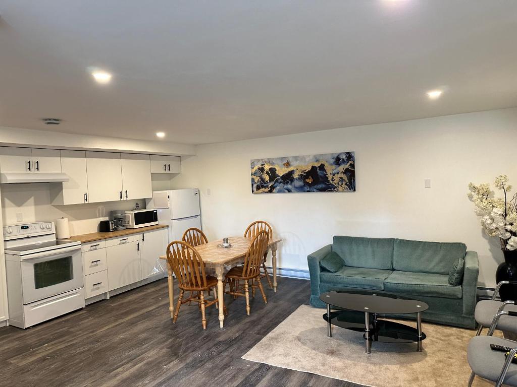 Η κουζίνα ή μικρή κουζίνα στο Central Halifax one Bedroom apartment in Clayton Park