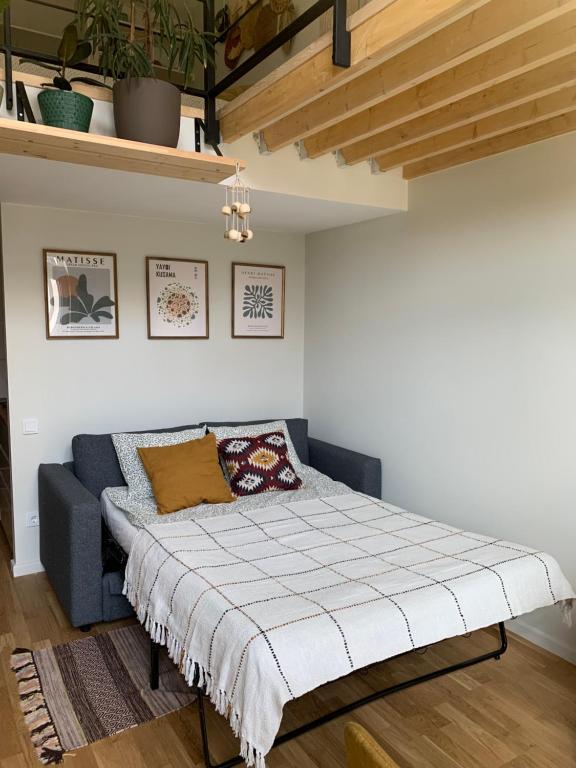 Ліжко або ліжка в номері Vilnius Cozy Loft