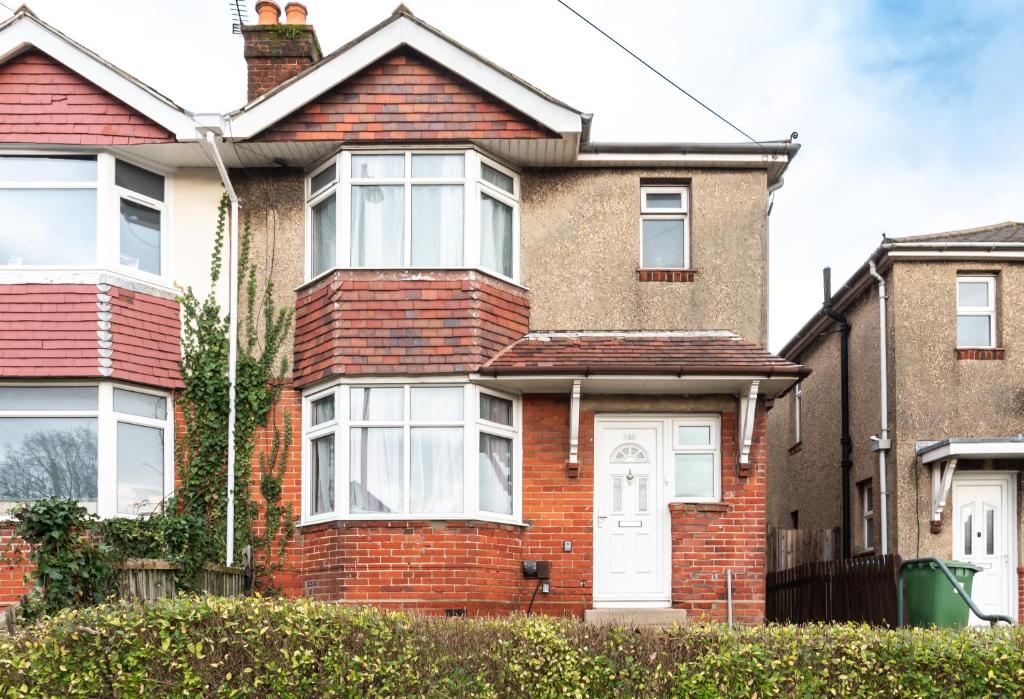 a red brick house with a white door at 4 bedrooms house for working Professionals in Southampton