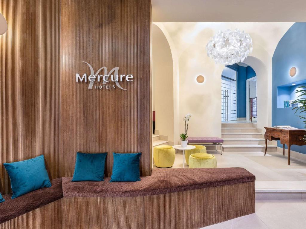 Зона вітальні в Mercure Napoli Centro Angioino