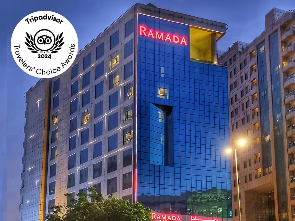 Sertifikāts, apbalvojums, norāde vai cits dokuments, kas ir izstādīts apskatei naktsmītnē Ramada by Wyndham Dubai Barsha Heights