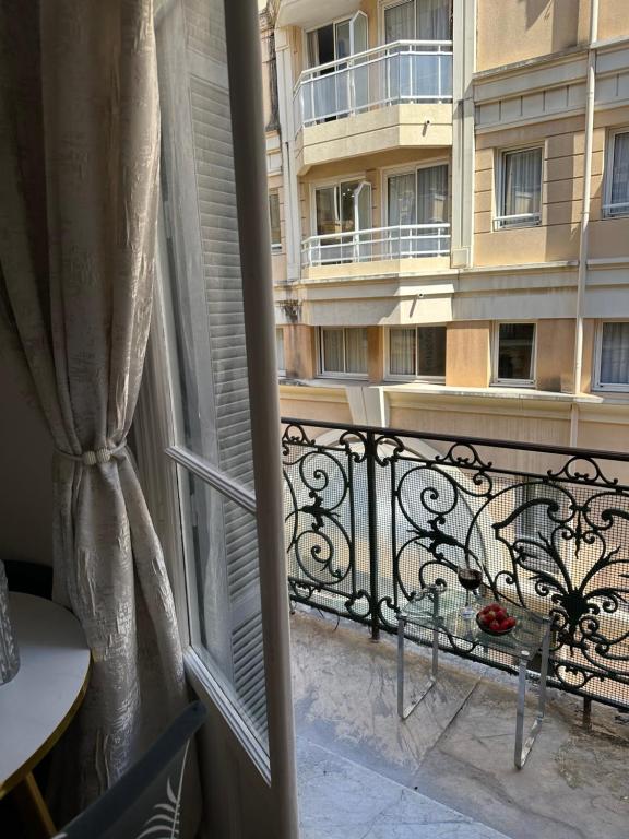 Un balcon sau o terasă la La Victoire Monaco