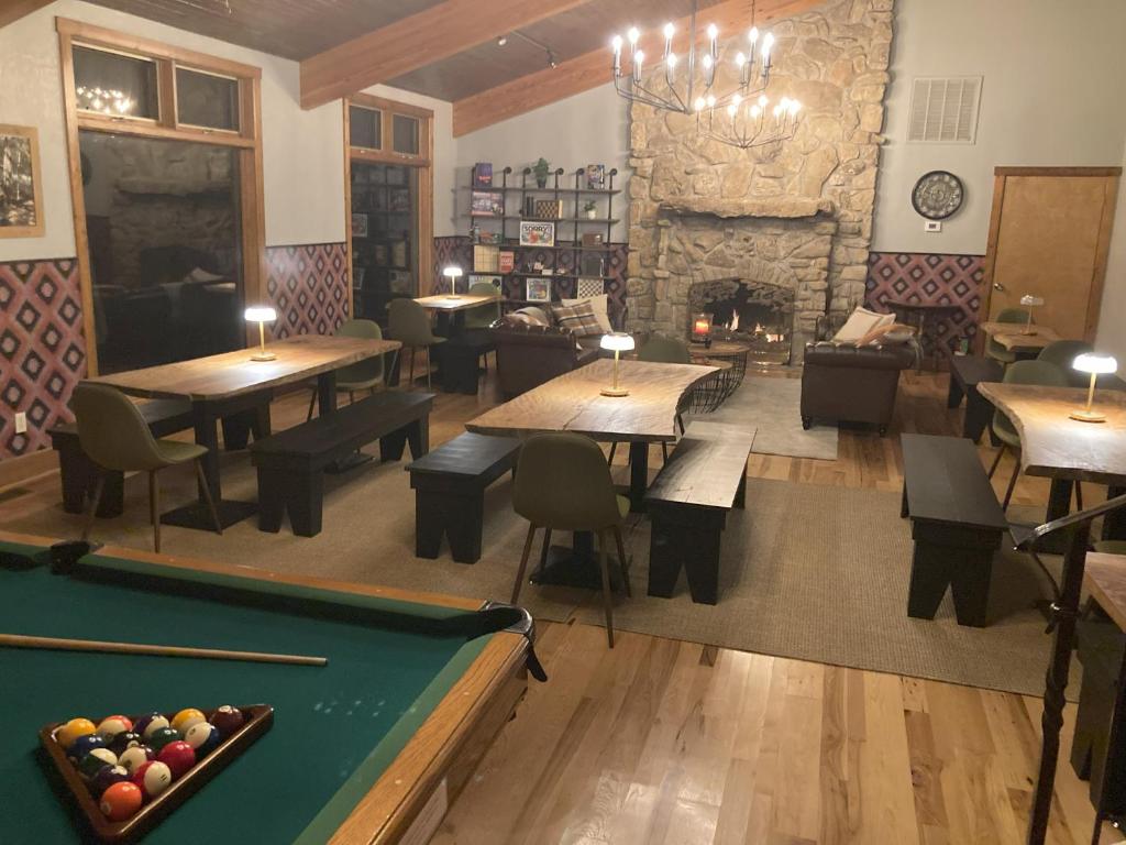 Снимка в галерията на Country Mountain Inn в Юрека Спрингс