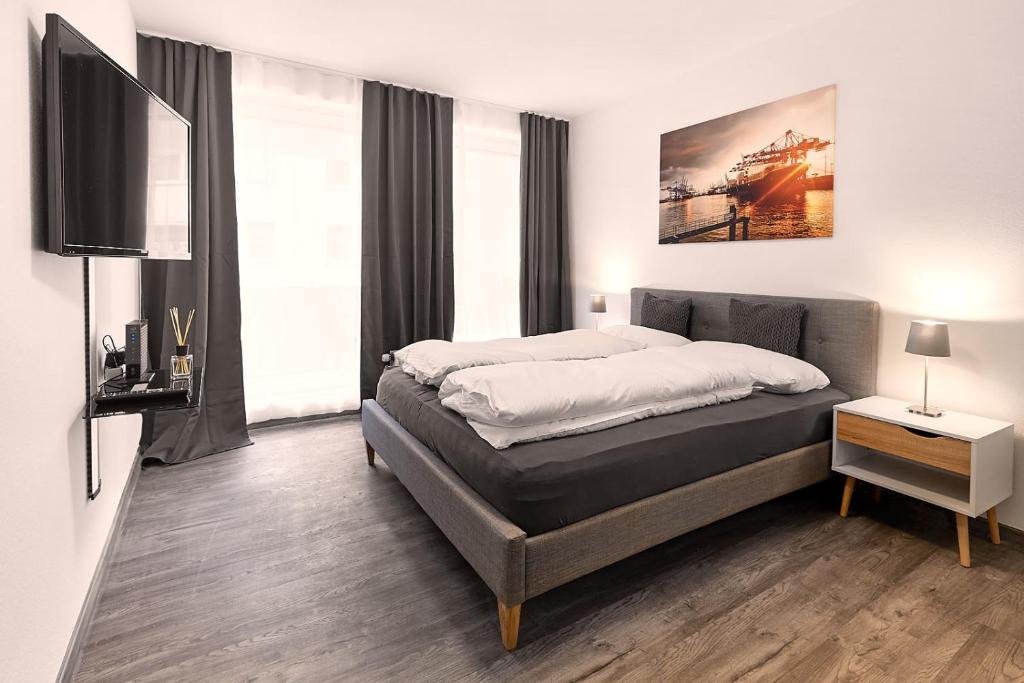 A bed or beds in a room at Harbour Prime Apartment Ettlingen Rheinstraße 40