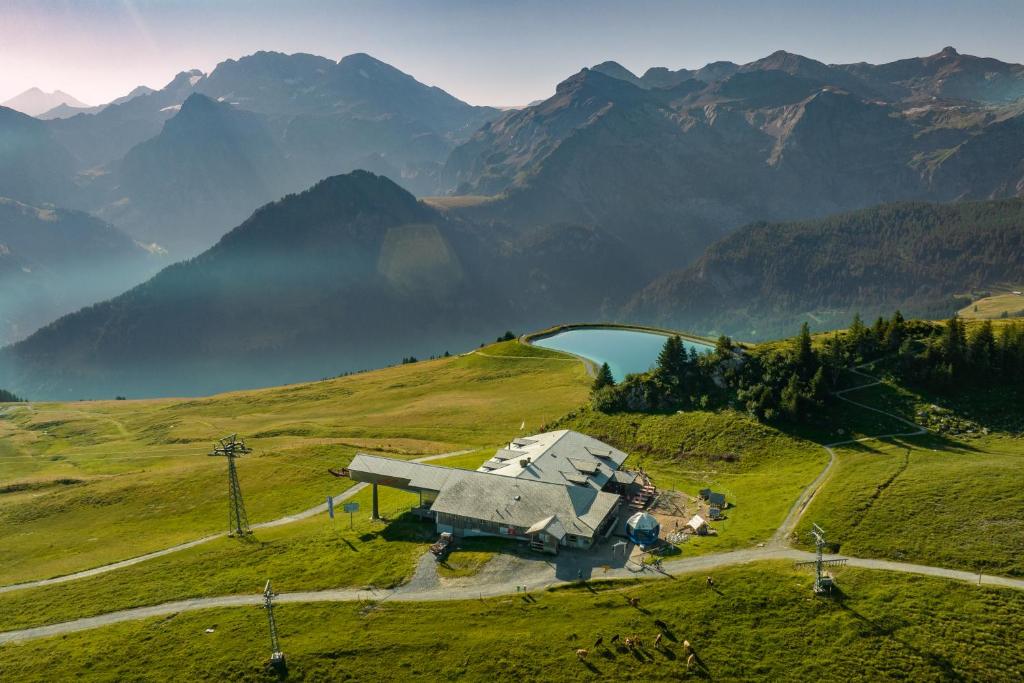 in Lenk Berghaus Leiterli की गैलरी इमेज