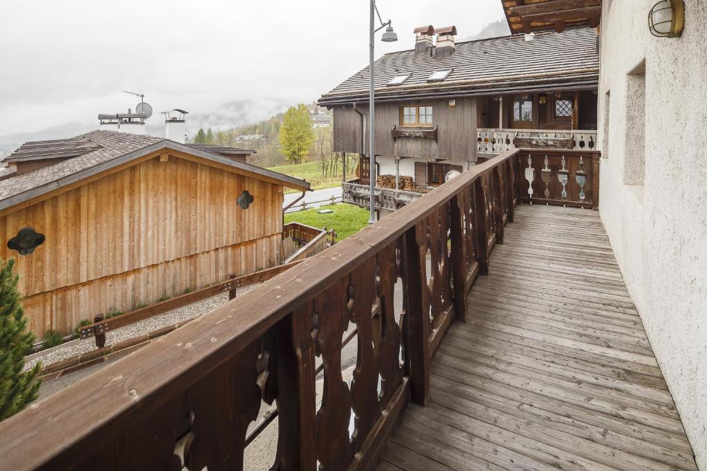 Rõdu või terrass majutusasutuses Villa Lacedel - Stayincortina