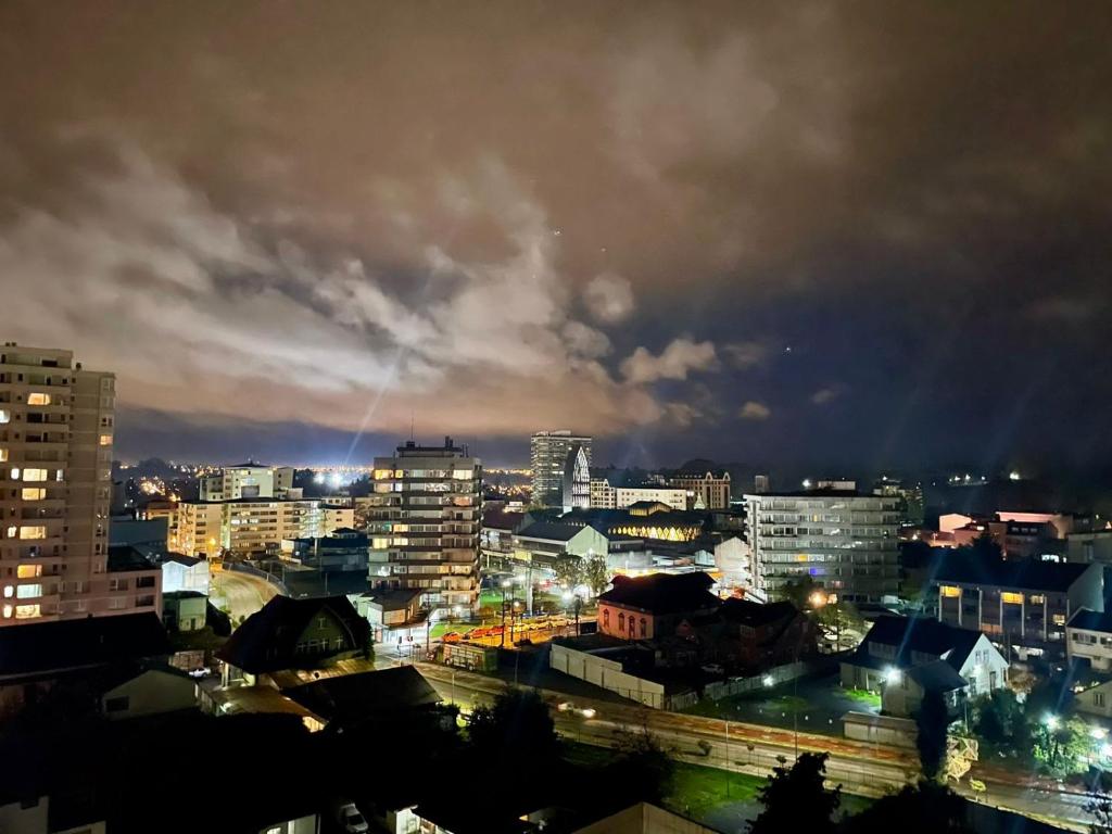 Uma visão geral de Osorno ou uma vista da cidade tirada do apartamento