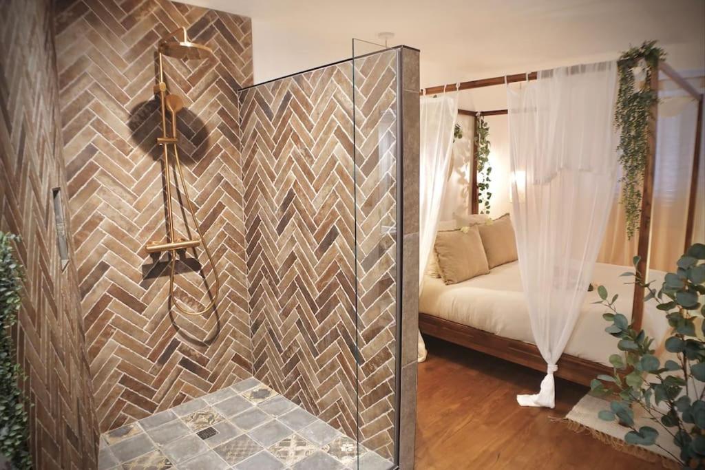 A bathroom at BALI DREAM, pour une escapade inoubliable!