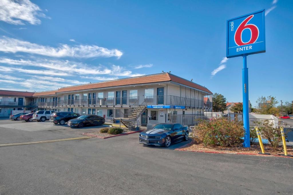 a hotel with cars parked in front of a parking lot at Motel 6-Albuquerque, NM - Carlisle in Albuquerque