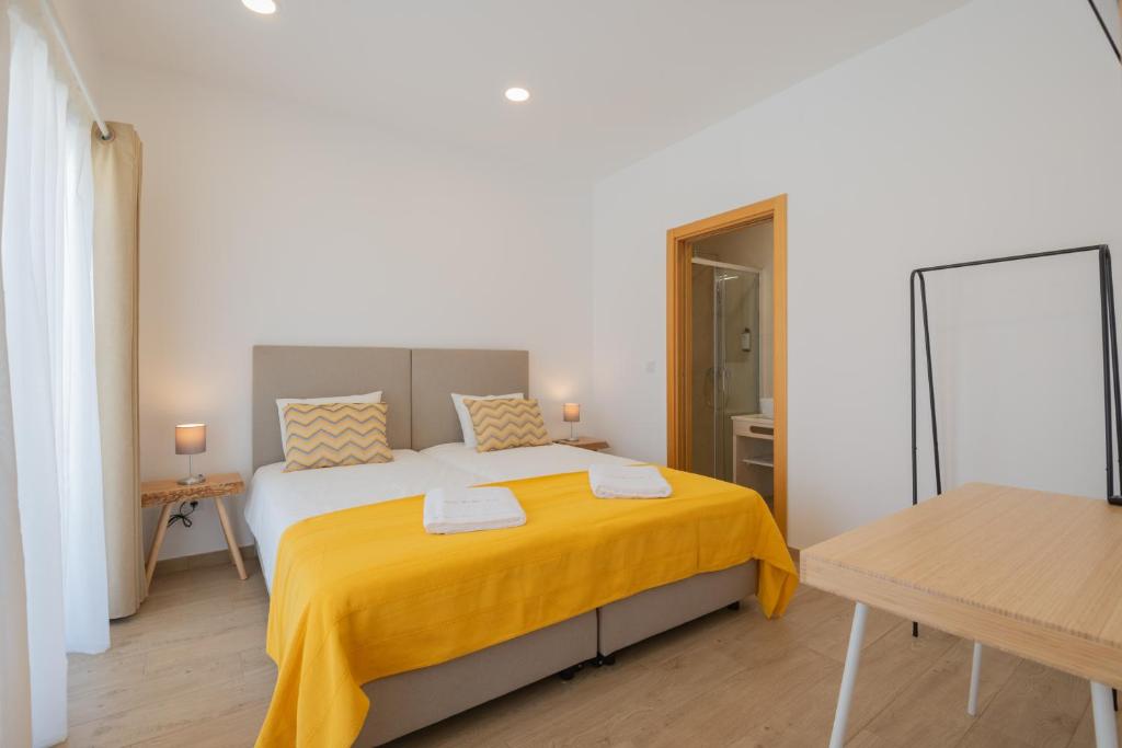 Cama ou camas em um quarto em Villa Harbour Rooms & Apartments