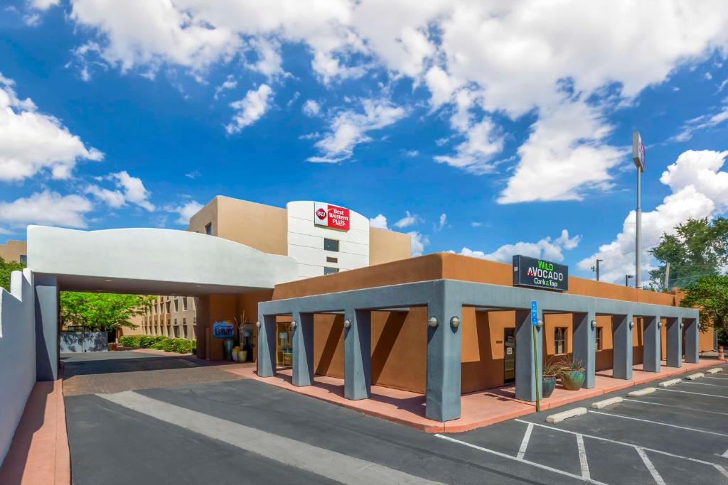 an empty parking lot in front of a hotel at Best Western Plus Rio Grande Inn in Albuquerque