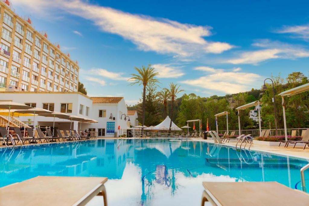 Swimmingpoolen hos eller tæt på Minura Cala Galdana & Apartamentos d'Aljandar