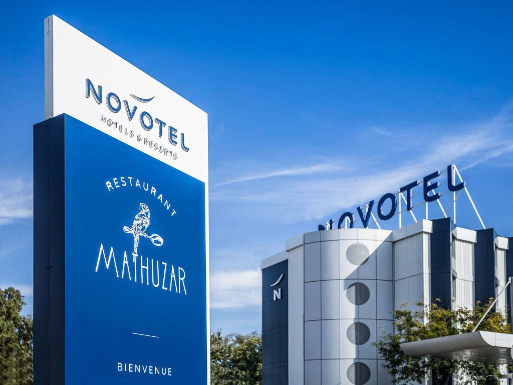 Certifikat, nagrada, logo ili neki drugi dokument izložen u objektu Novotel Valence Sud