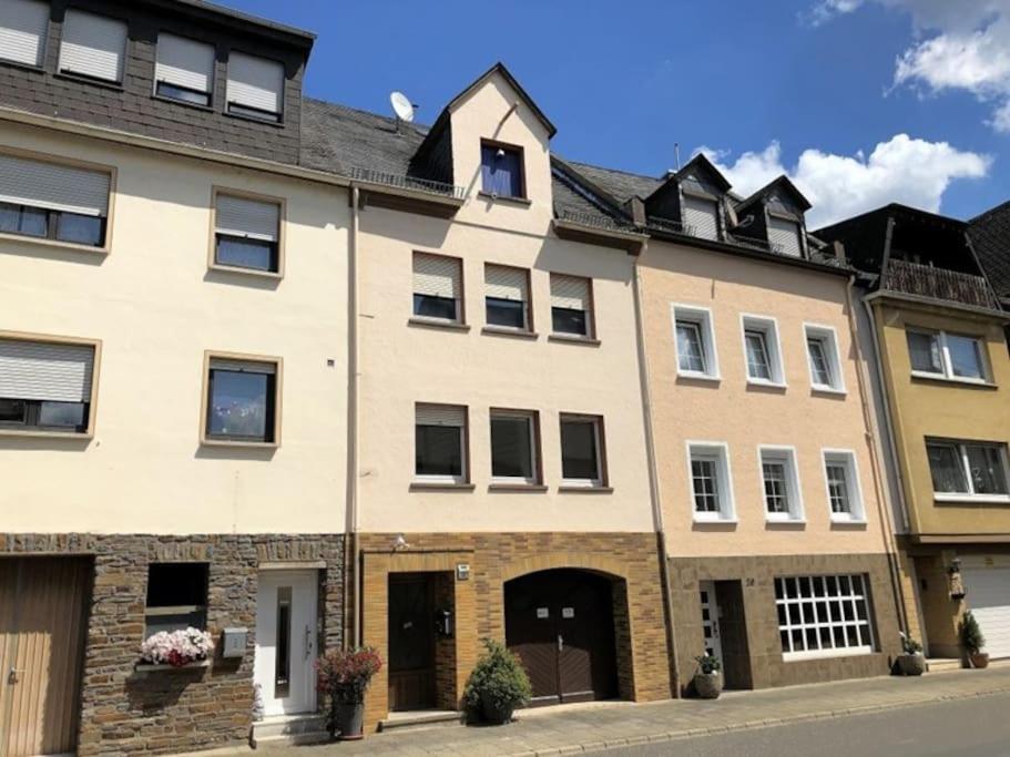 a large brick building on a city street at Ferienhaus Schwanennest in Zell an der Mosel