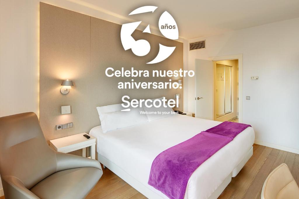 Una cama o camas en una habitación de Sercotel Amistad Murcia