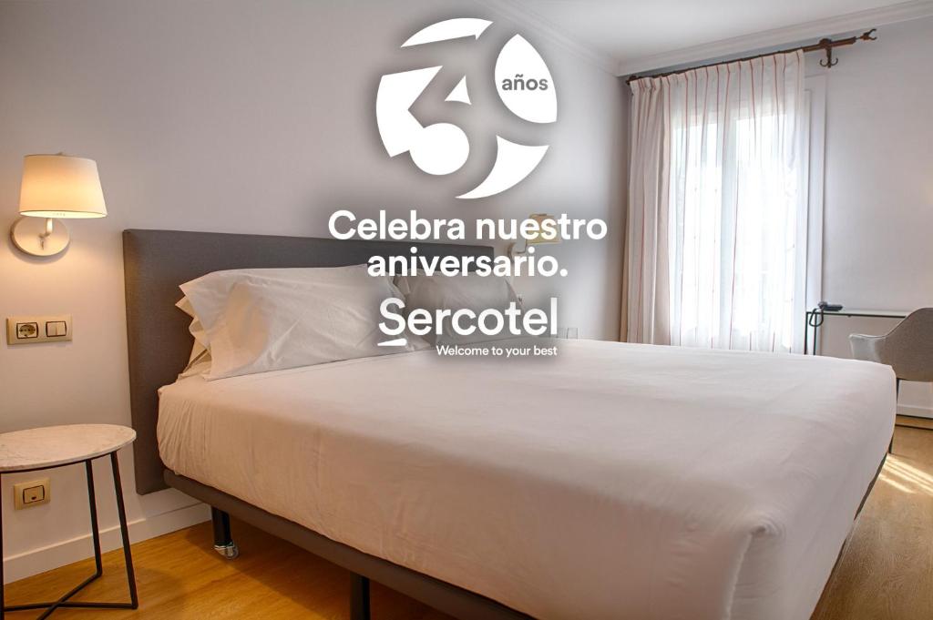 Tempat tidur dalam kamar di Sercotel Tribuna Málaga