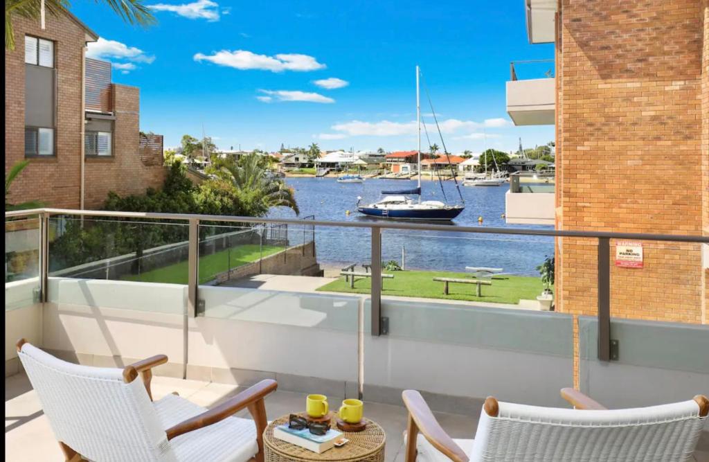 Un balcón o terraza en Luxury 2 Bedroom Unit Mooloolaba