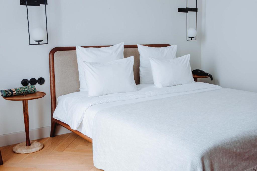 Una cama o camas en una habitación de Pana Boutique Hotel