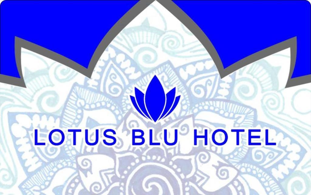 um logótipo para um hotel com um lótus blued em Lotus Blu Hotel em Legazpi