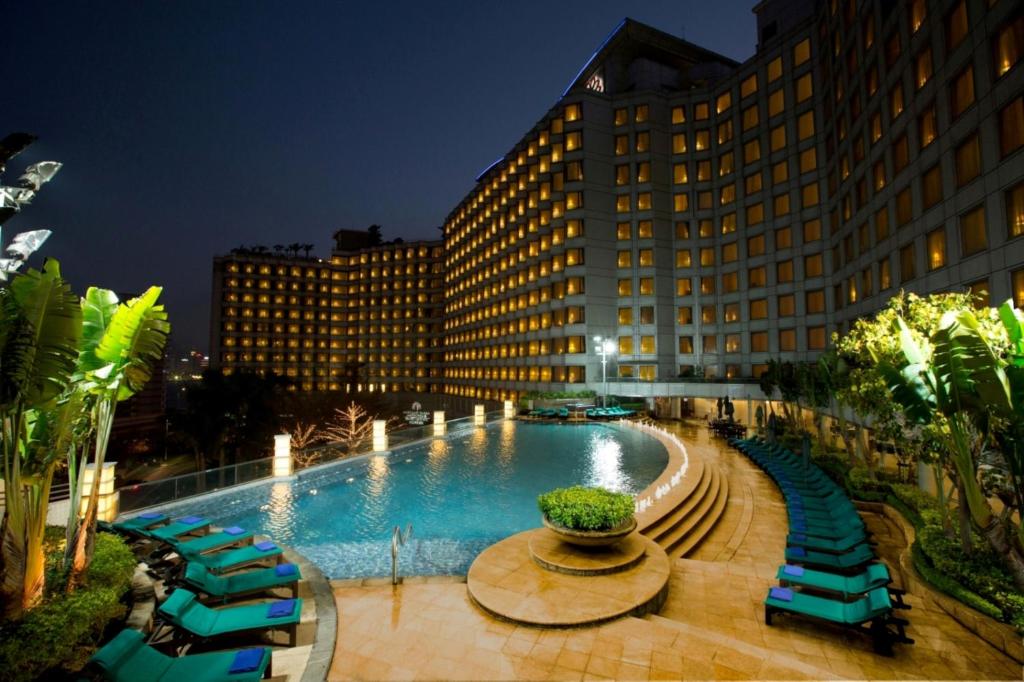 The swimming pool at or close to Harbour Plaza Metropolis