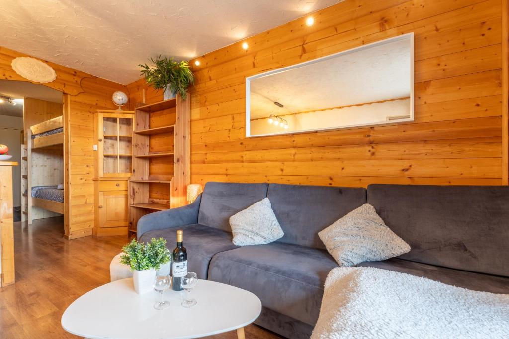 Χώρος καθιστικού στο Ski In-Out - Heart of Val Thorens Warm-Hearted Apartment, WiFi 165