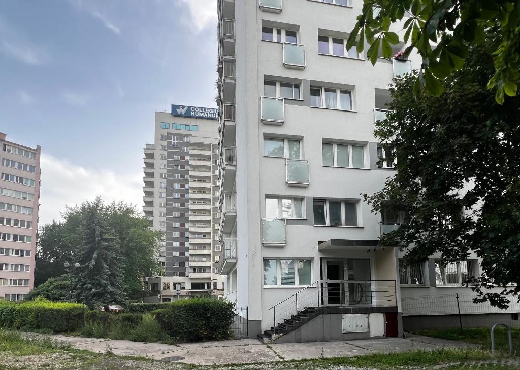 a tall white apartment building with a balcony at Warszawa Zachodnia in Warsaw