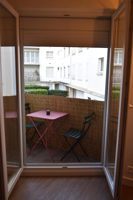 Balcó o terrassa a Quiet Tiny Apartment