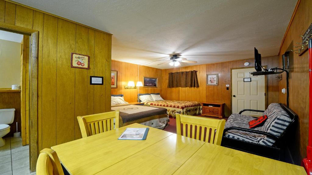 A kitchen or kitchenette at Arrowhead 18