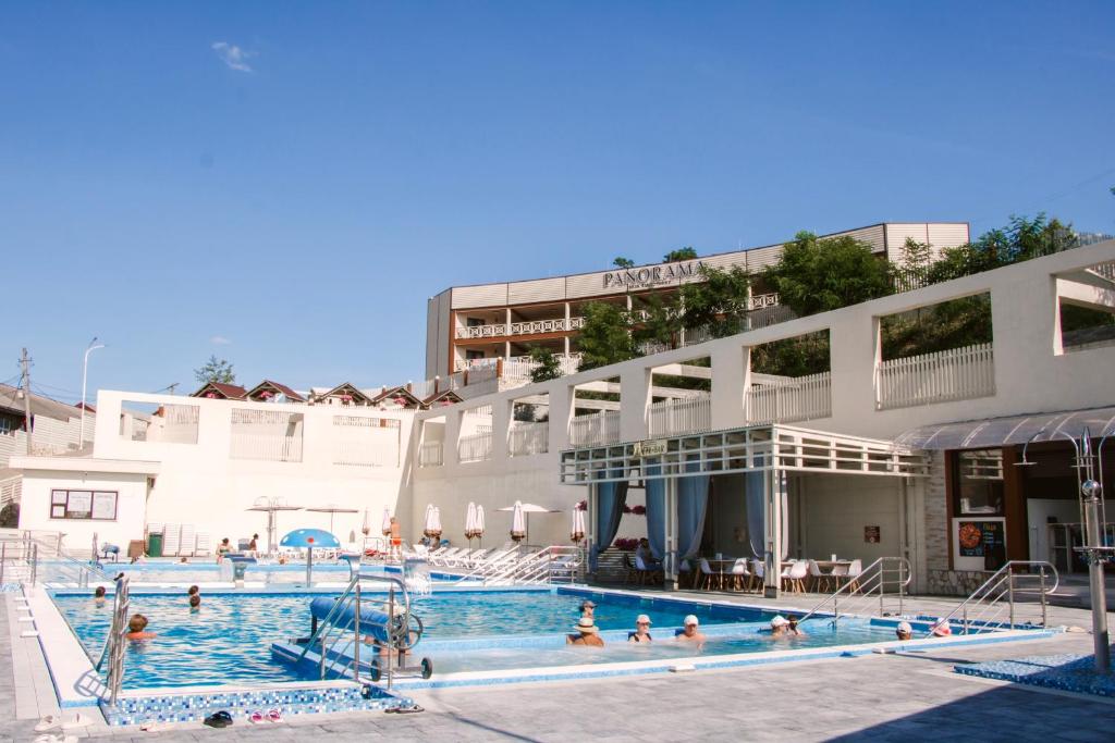 Piscina a PANORAMA o a prop