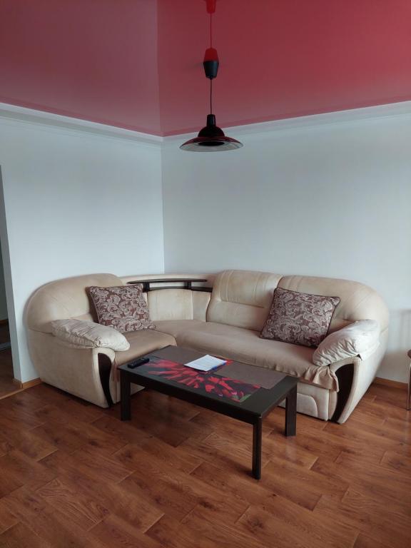 A seating area at Apartment On Pribuzhskaya 2