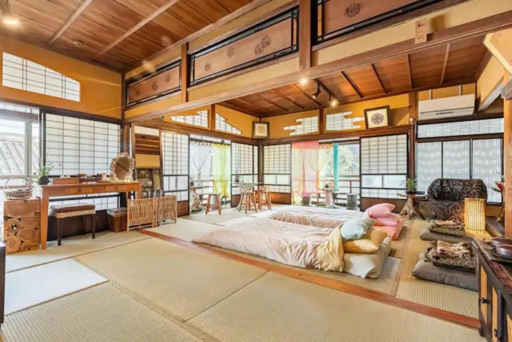 Kama o mga kama sa kuwarto sa Kominka Mitsuhama Ryokan