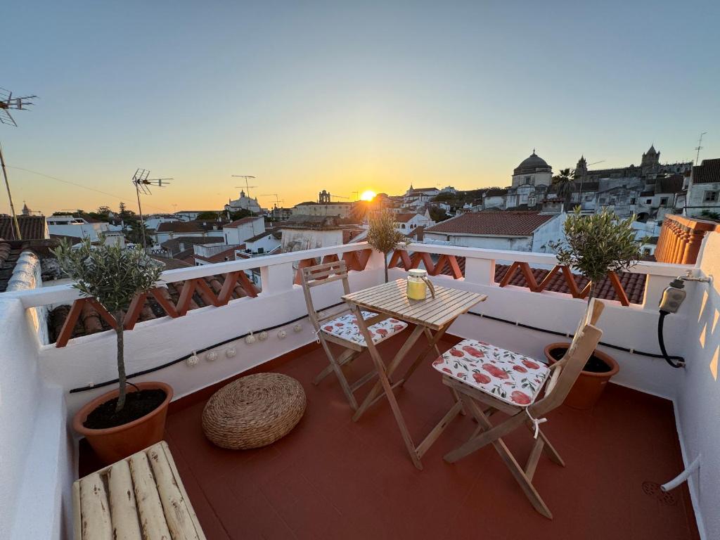 Un balcón o terraza en Evora Castle - Private Alentejo house with a terrace