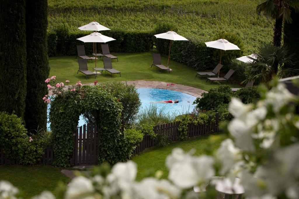 A piscina localizada em Hotel Magdalener Hof ou nos arredores