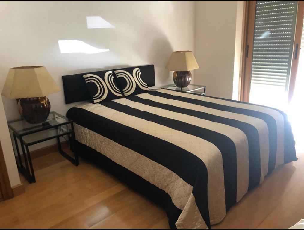 Cama ou camas em um quarto em Quinta do Rosário Room Oportunity Cascais