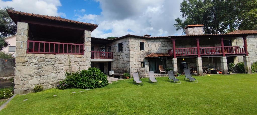 Un jardín fuera de Casa das Oliveiras