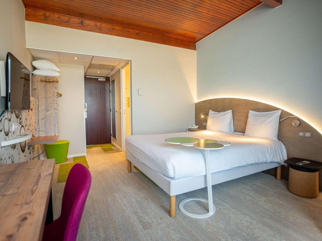 Una cama o camas en una habitación de Ibis Styles Colmar Nord