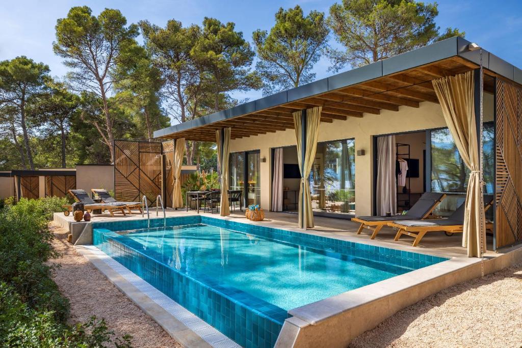 สระว่ายน้ำที่อยู่ใกล้ ๆ หรือใน PLACES Hvar Villas by Valamar