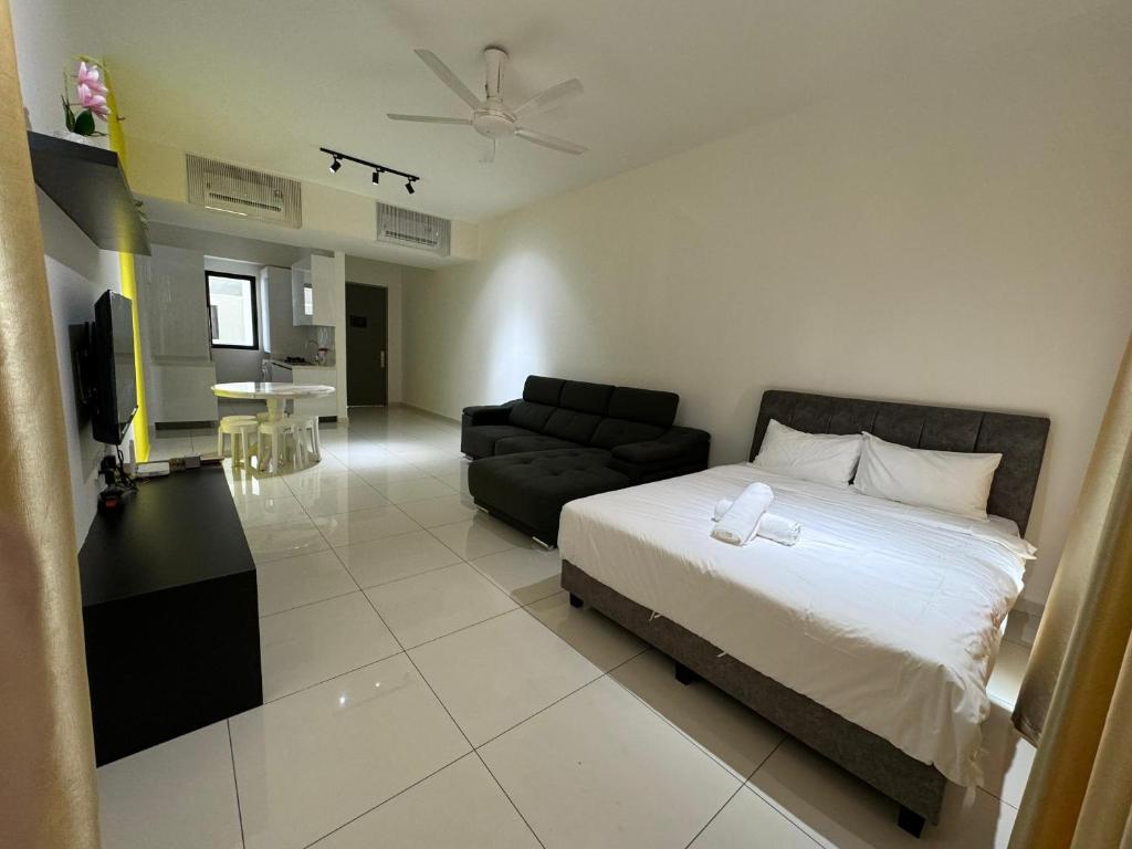 Tempat tidur dalam kamar di Cozy Comfort- Beacon Executives Suite