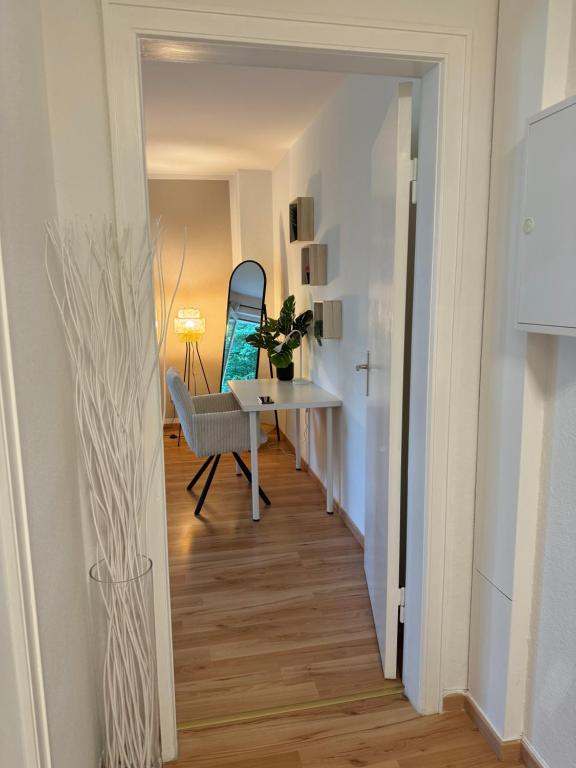 Televizorius ir (arba) pramogų centras apgyvendinimo įstaigoje Stadtnahe 2-Zimmer-Wohnung in Lübeck