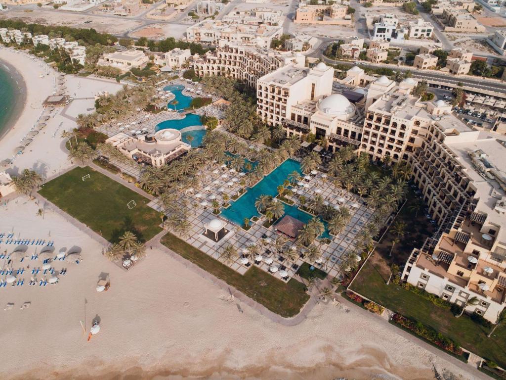 A piscina localizada em Rixos Al Mairid Ras Al Khaimah - Ultra All Inclusive ou nos arredores