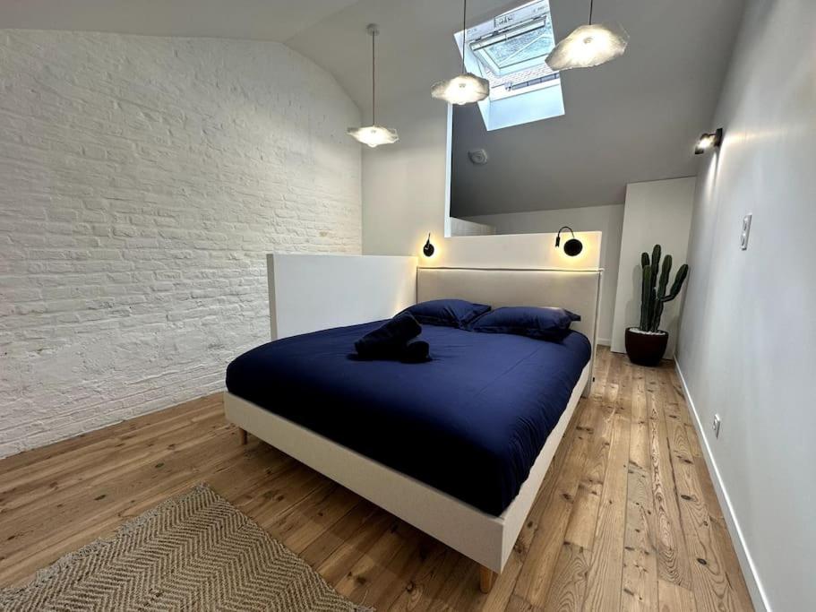 Una cama o camas en una habitación de Gare Unique Duplex lumineux