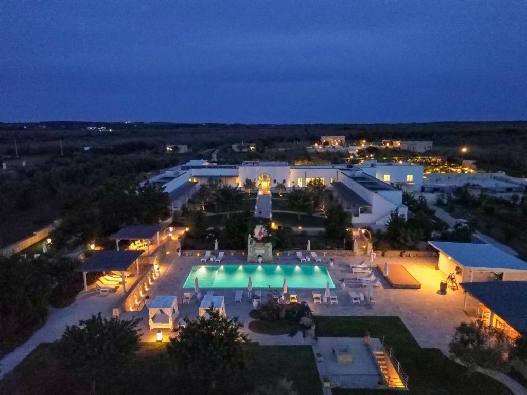 A piscina localizada em Masseria Muntibianchi AgriResort Restaurant & SPA ou nos arredores