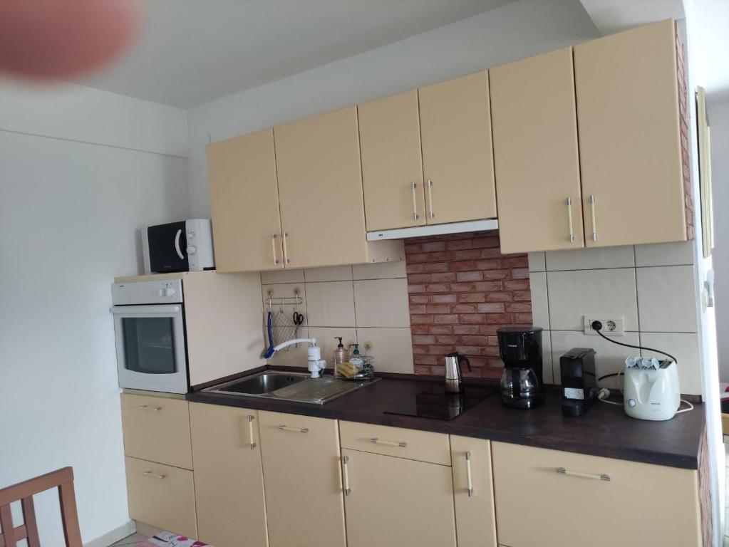 Dapur atau dapur kecil di Apartman Sunrise