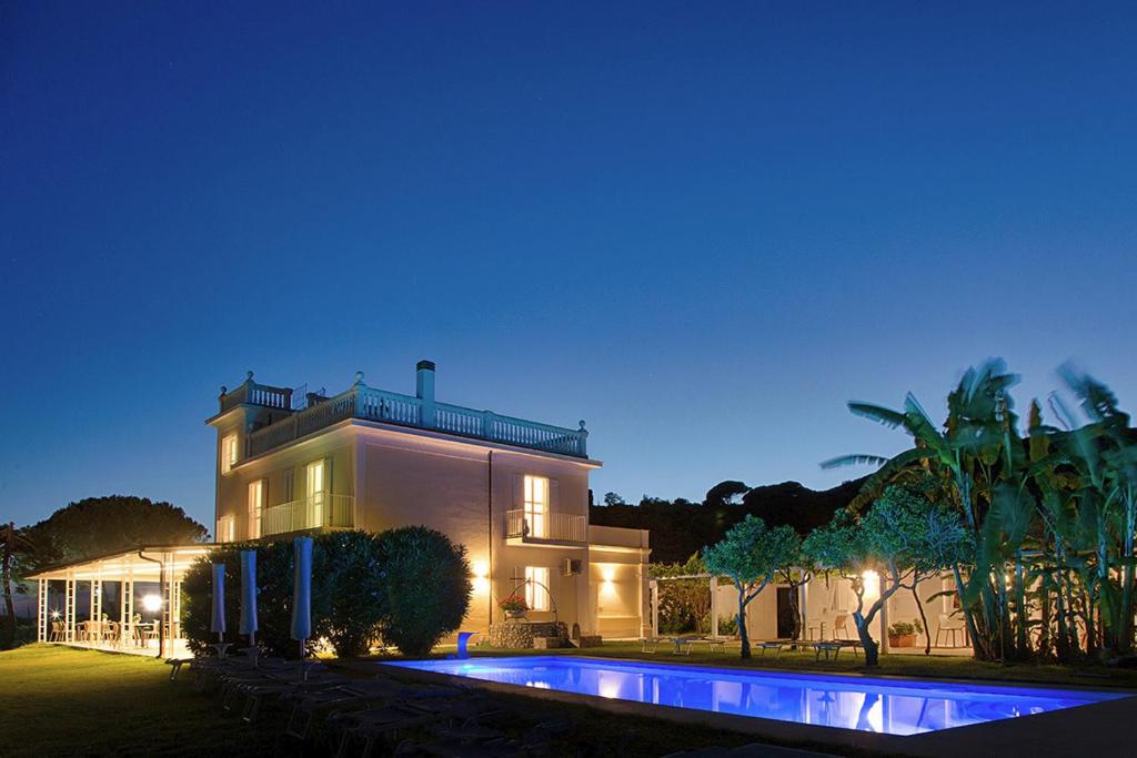 a large house with a swimming pool in front of it at PRIMAVILLA Relais in Gaeta