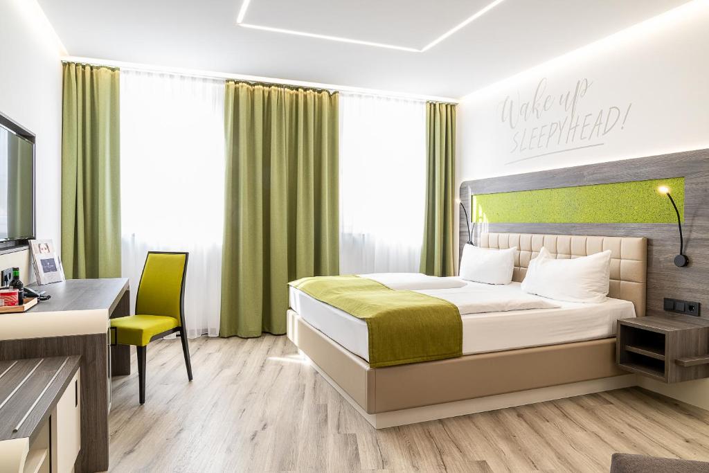 Кровать или кровати в номере Hotel Feichtinger Graz