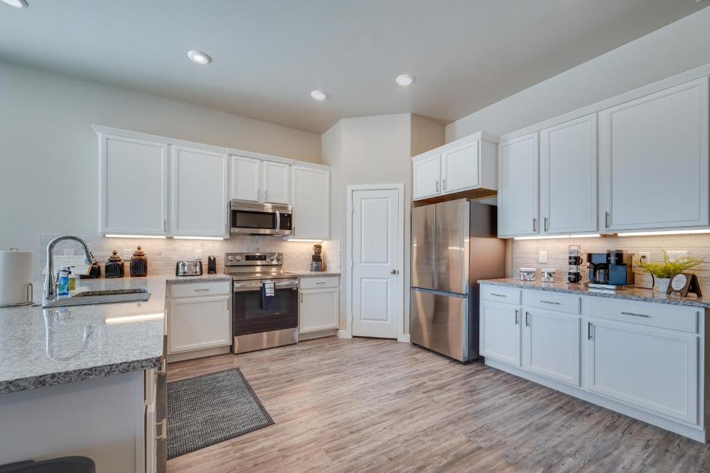 A kitchen or kitchenette at Wolfforth Home with Yard about 14 Mi to Lubbock