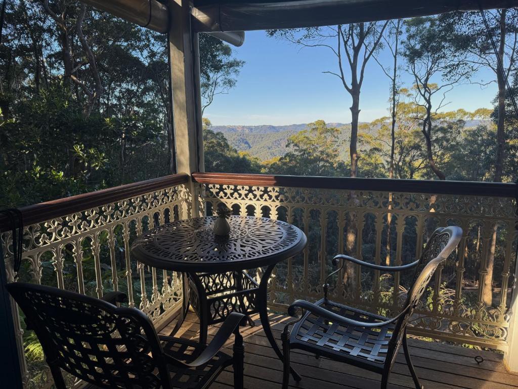 Un balcon sau o terasă la Heaven in the Hills Retreat